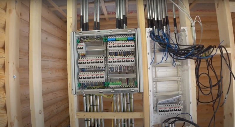 монтаж электропроводки в деревянном доме