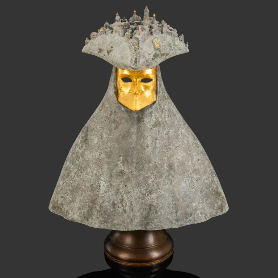 Скульптура «Город, живущий под маской», бронза, золочение, 2014