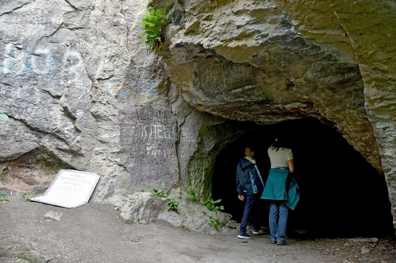 Пещера человека железноводск. Пещера первобытного человека в железноводске. Пещера человека железноводск. Селитряные скалы железноводск. Пещера древнего человека железноводск.
