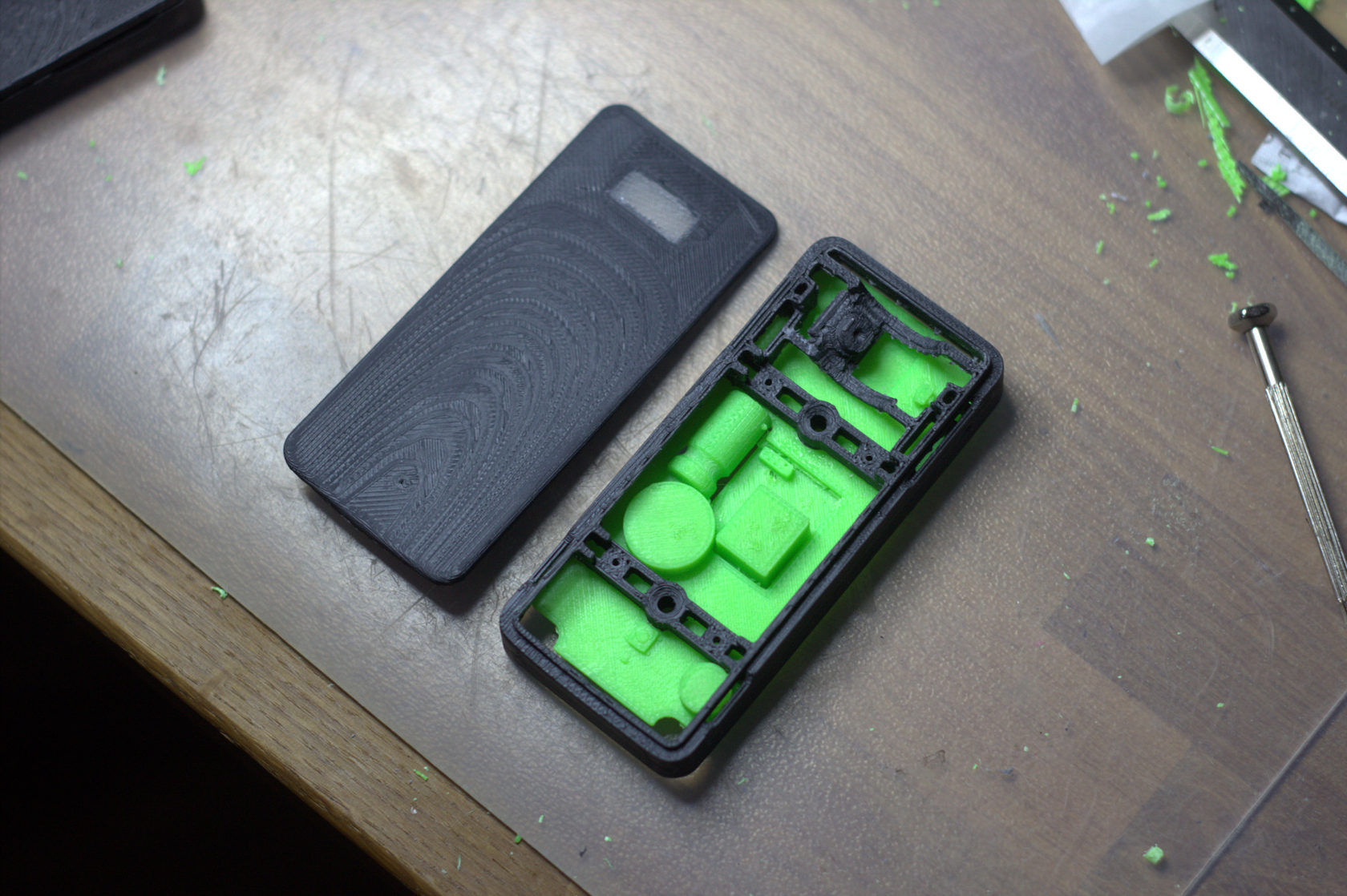 Обычно производители меняют дизайн продукта по одной из этих двух причин