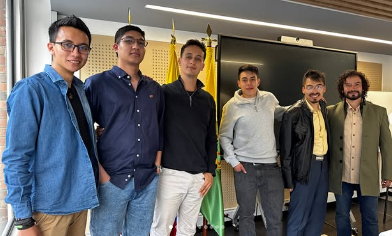 Innovación y Excelencia: Arquitectura UAmérica Triunfa en el Reto Amarilo y la Solucionatón 10X