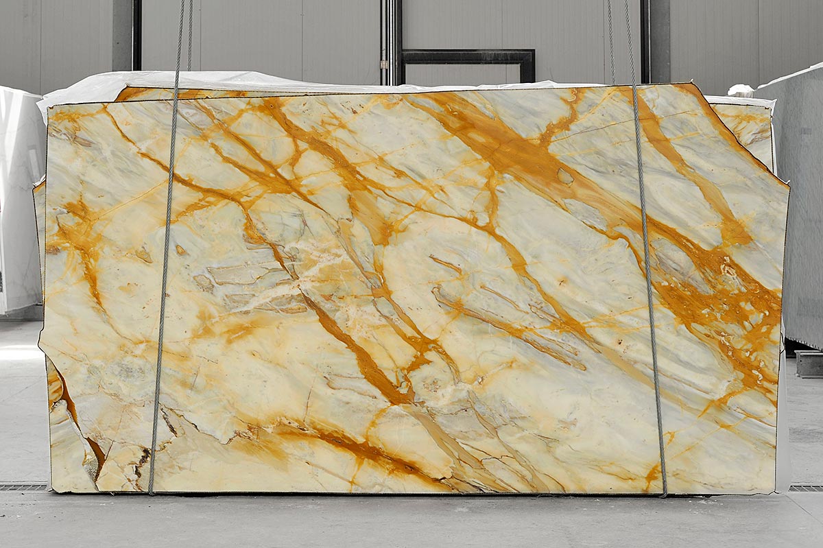 Цвет мрамора. Мрамор giallo Siena. New Siena мрамор. Мрамор Marble Slabs. Оникс янтарь слеб.