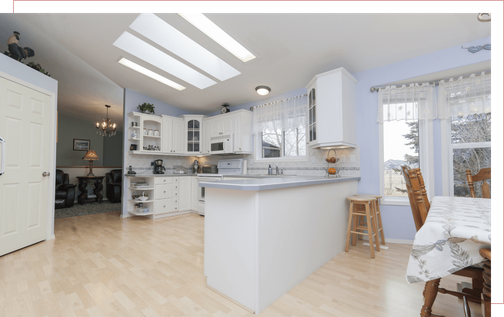 Натяжные потолки со световыми линиями в Сочи