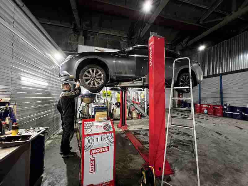 Процесс обслуживания трансмиссии в Motul Команда