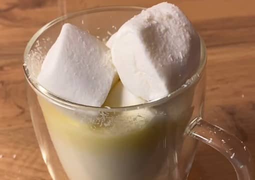 Приготовление белого горячего шоколада в домашних условиях: шаг 4