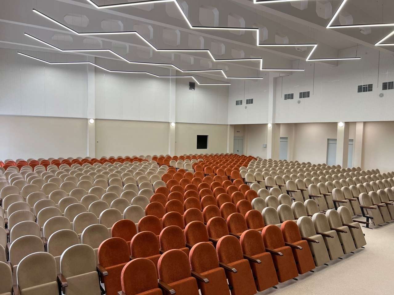 оснащение актового зала, оснащение актового зала школы, оборудование для актового зала, актовый зал под ключ, мультимедиа для актового зала, звуковое оборудование для актового зала, световое оборудование для актового зала, проектирование актового зала, Пр