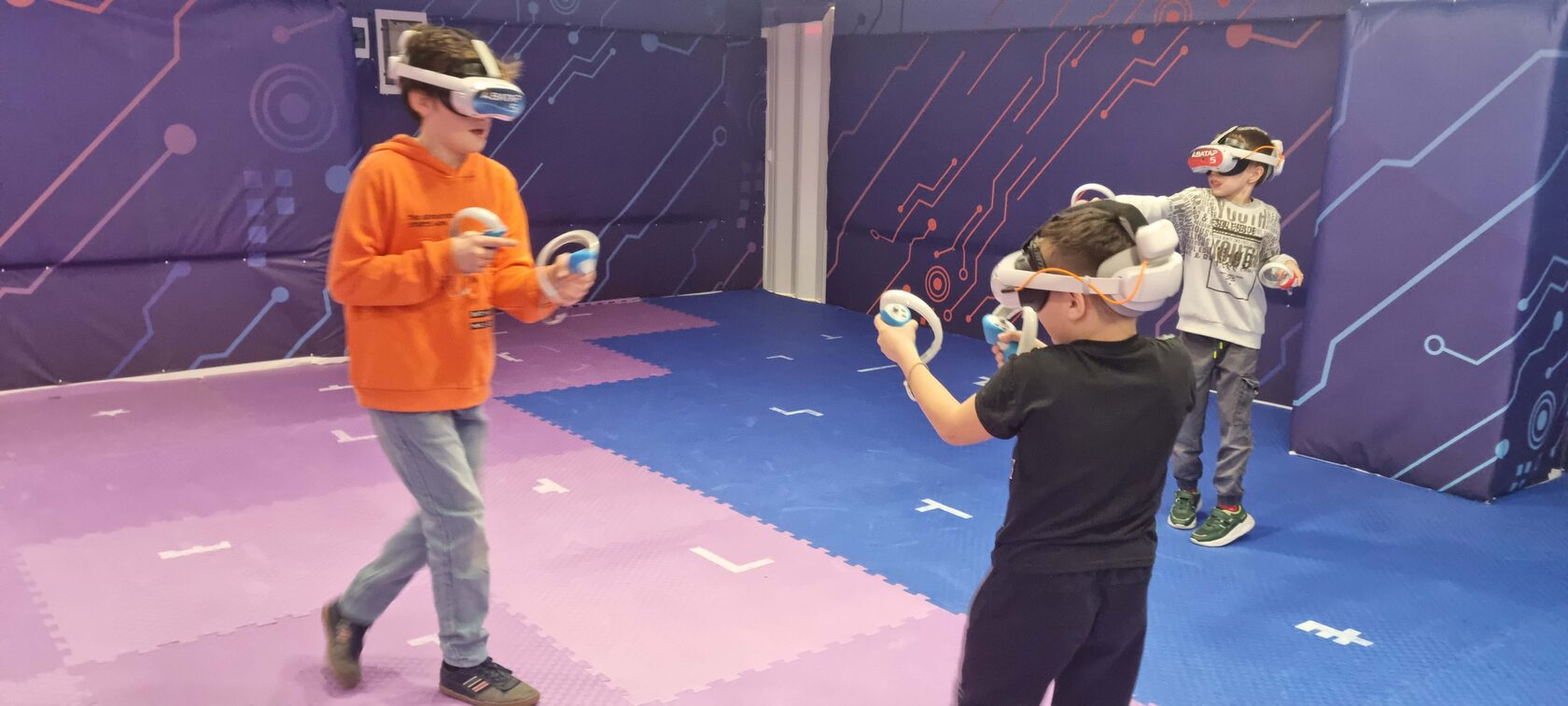 VR арена клуб Аватар. Игры для детей
