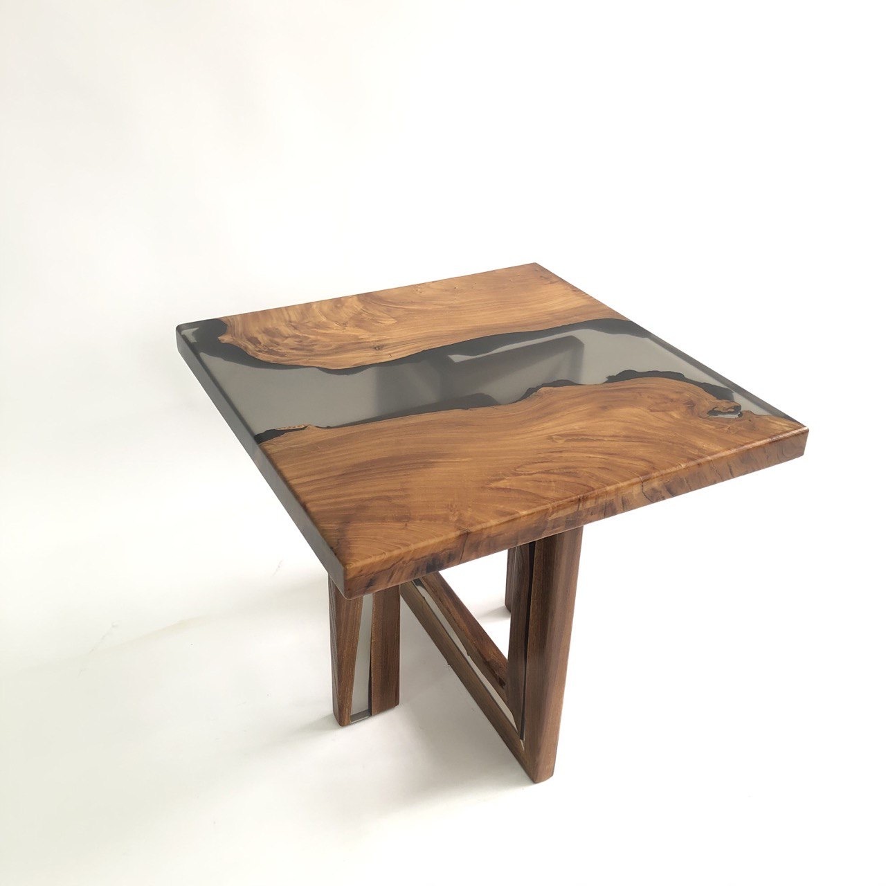Журнальный стол из дерева и стекла