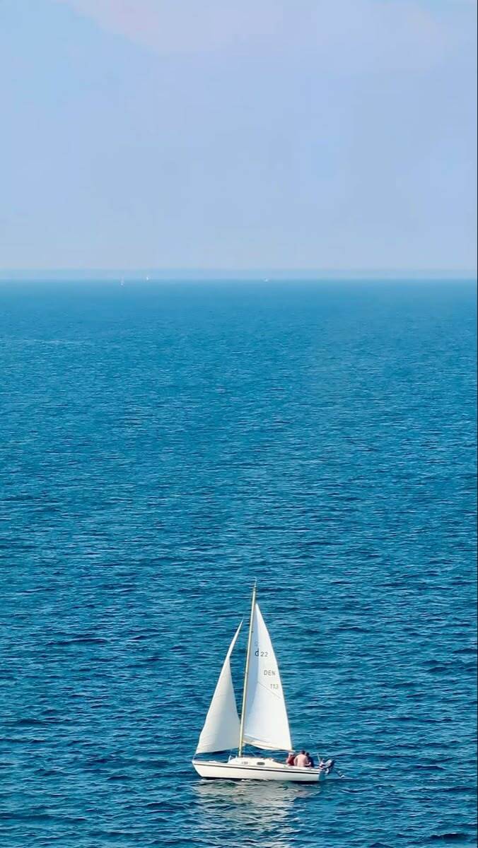 Побережье и море Орджоникидзе в Крыму