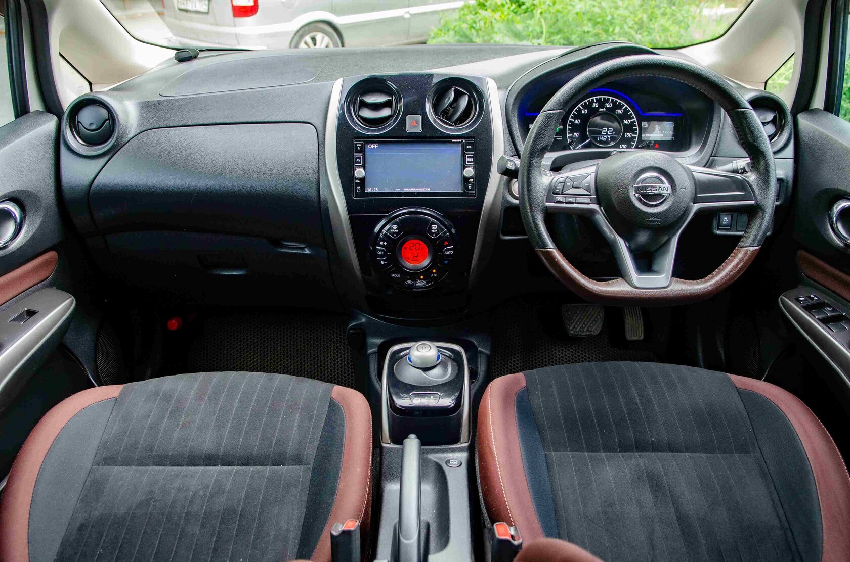 Nissan Note 2016 салон - VLK Auto