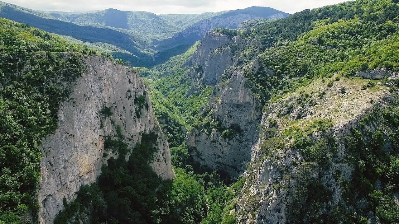 Горный водопад в Крыму