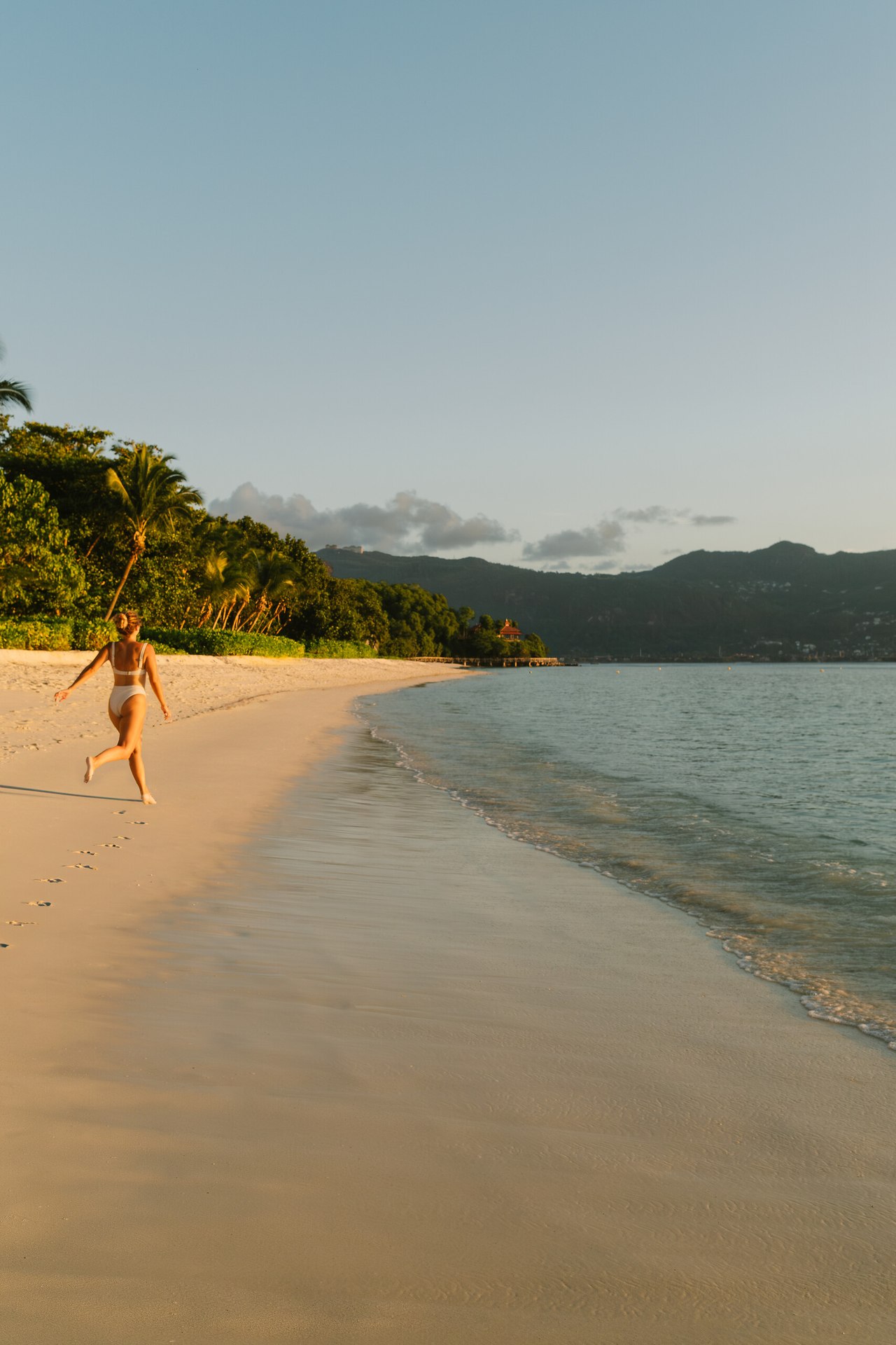 Иллюстрация пляжного отдыха на странице Club Med Borneo