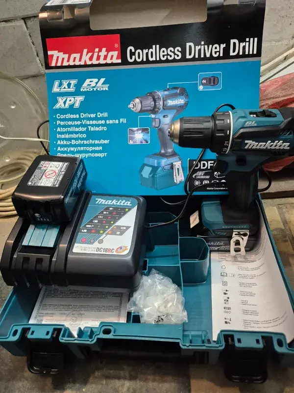 Фотография шуруповерта в открытом кейсе от покупателя с отзыва на шуруповерт Makita DDF485RFE