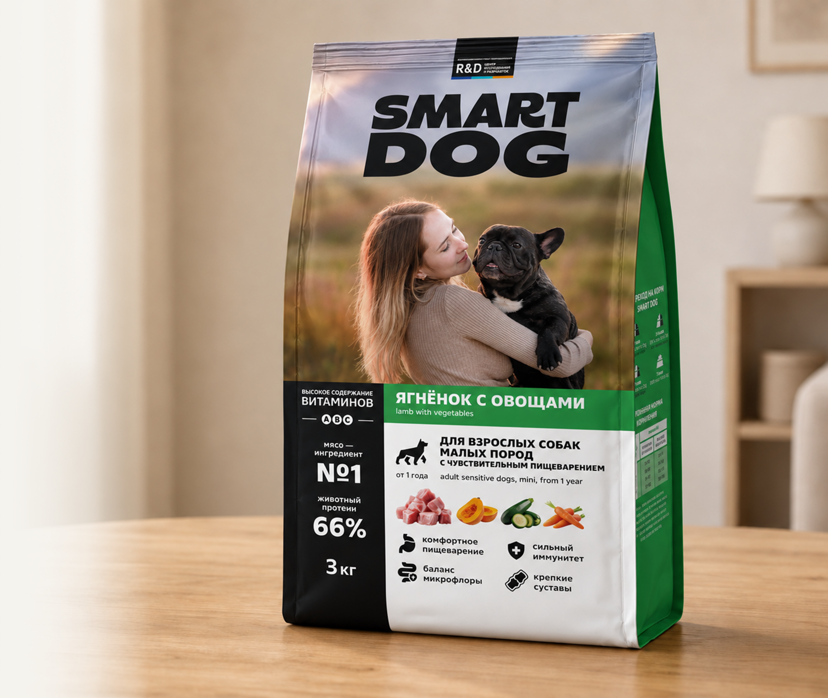 Пачка корма Smart Dog с ягнёнком и овощами на столе