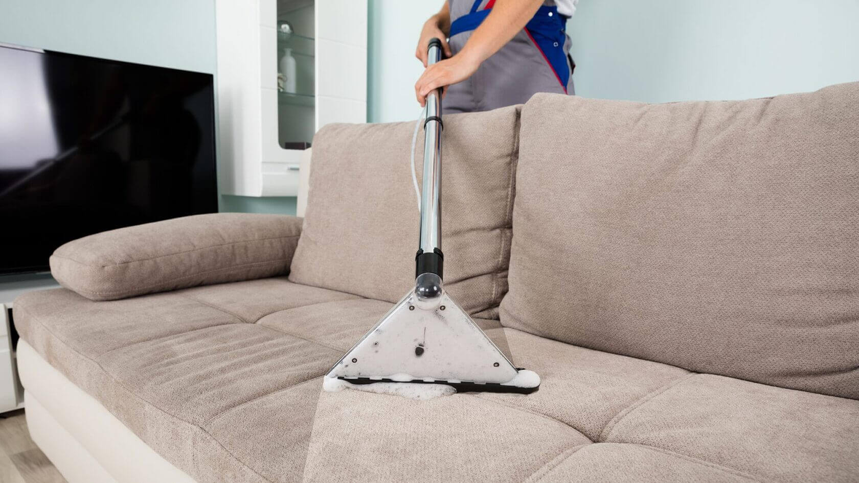 сухая чистка дивана на дому