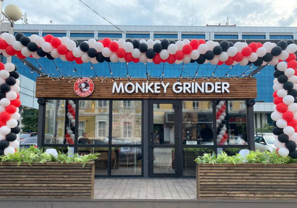 Monkey grinder уфа. Манки гриндер. Monkey Grinder Пермь. Стаканчик манки гриндер. Манки гриндер кофе.