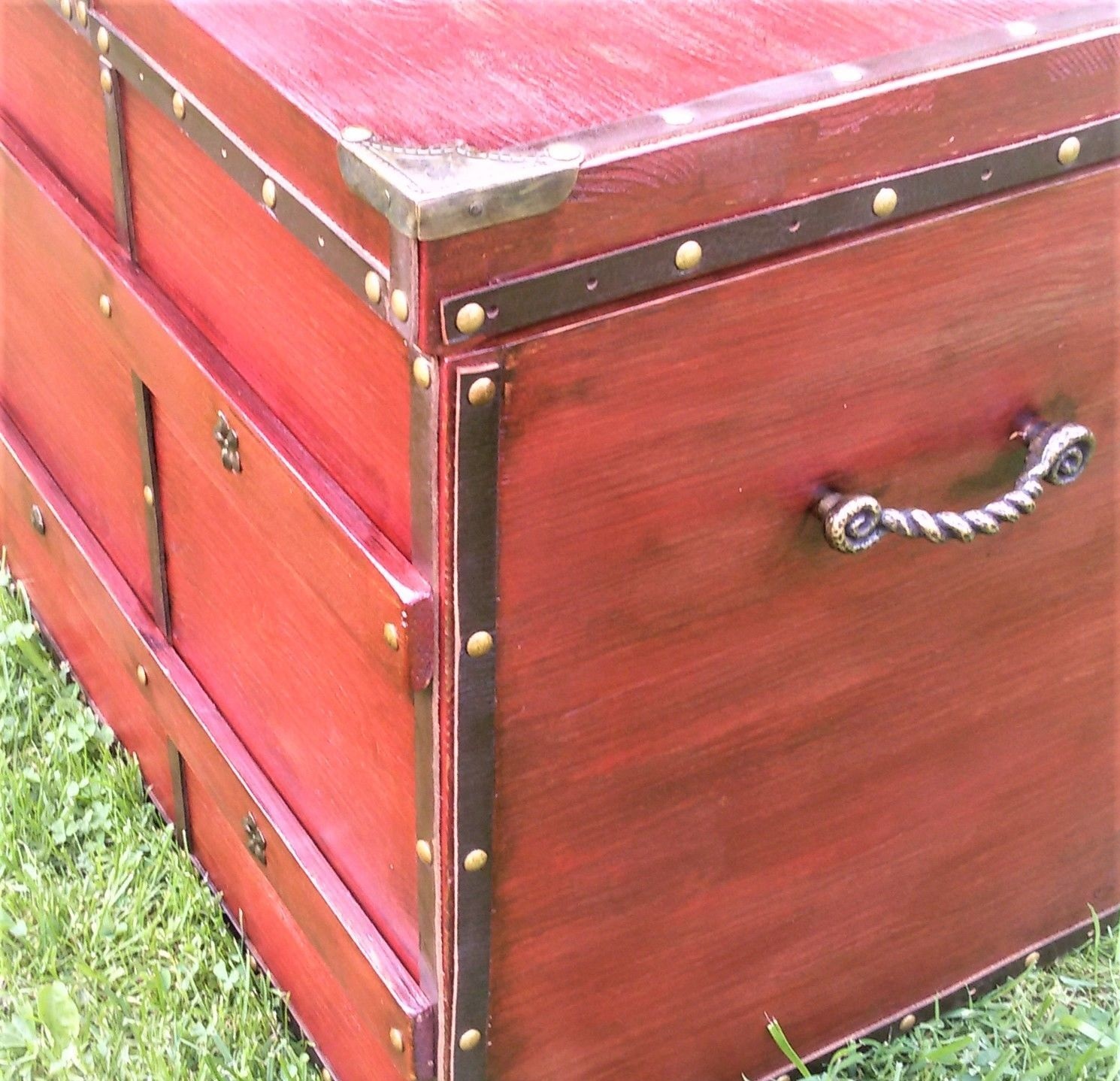 Сундук напольный