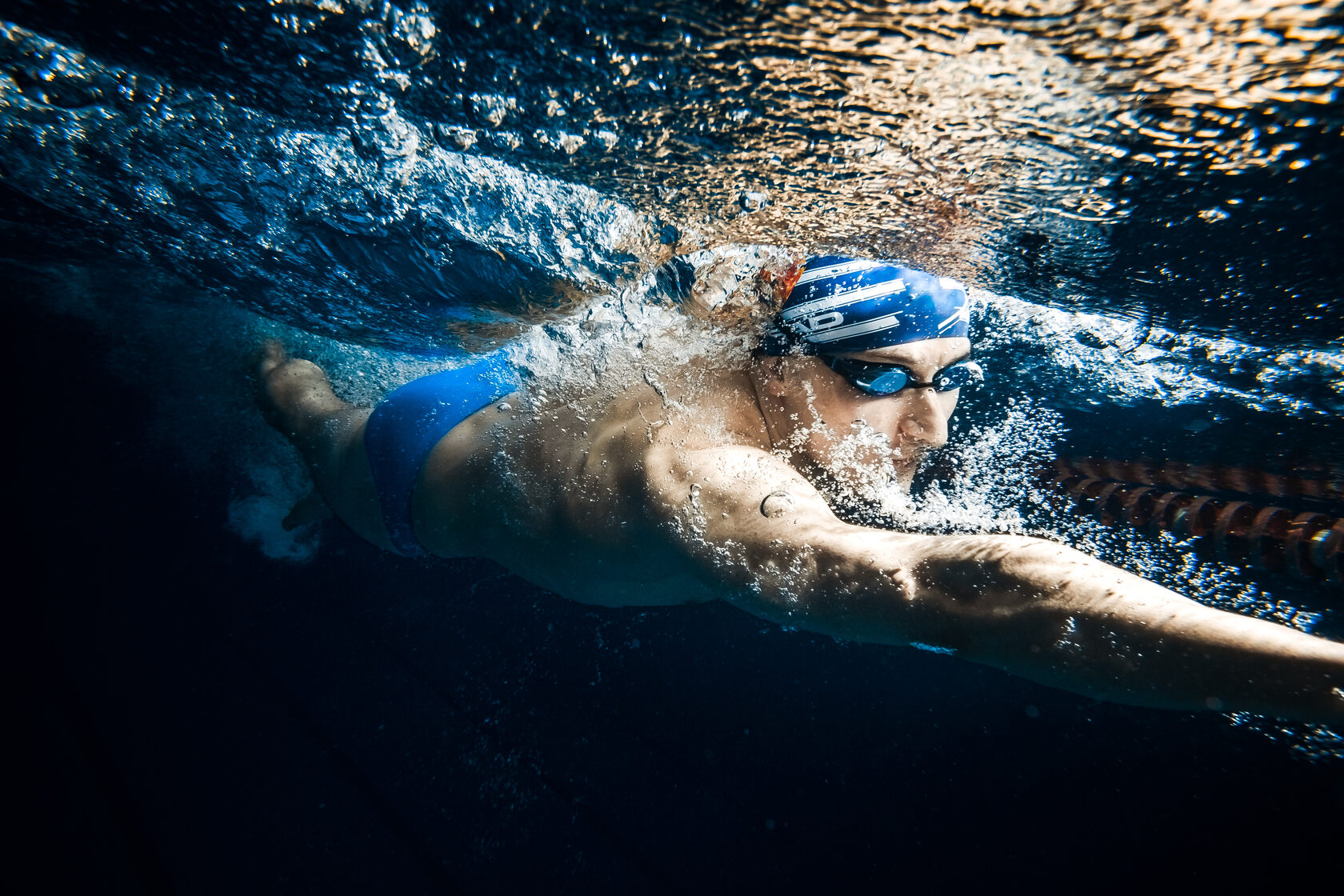 Silver swim школа плавания. Обучение плаванию взрослых. Обучение плаванию взрослых с нуля. Картинки плавание Кроль на груди. Фитнеснули.