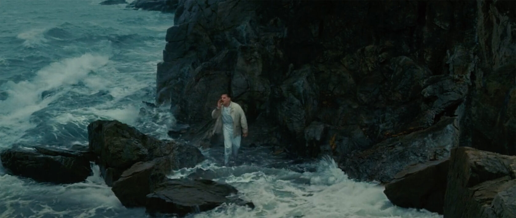 Остров Проклятых Дальний план