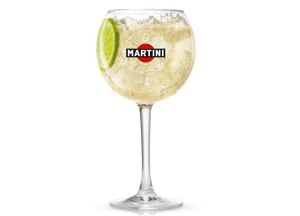 Martini fiero tonic. Мартини Бьянко тоник. Мартини Бьянко Россо. Мартини Бьянко тоник коктейль. Мартини Россо тоник.