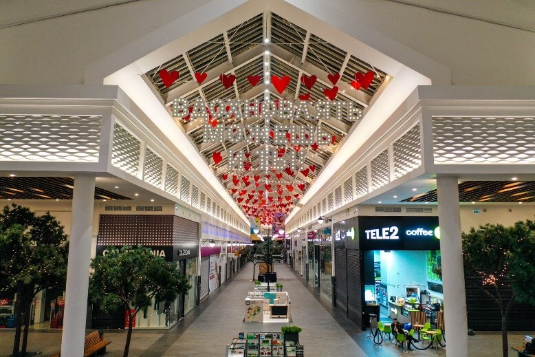 Оформление витрин, магазинов и торговых центров на 14 февраля