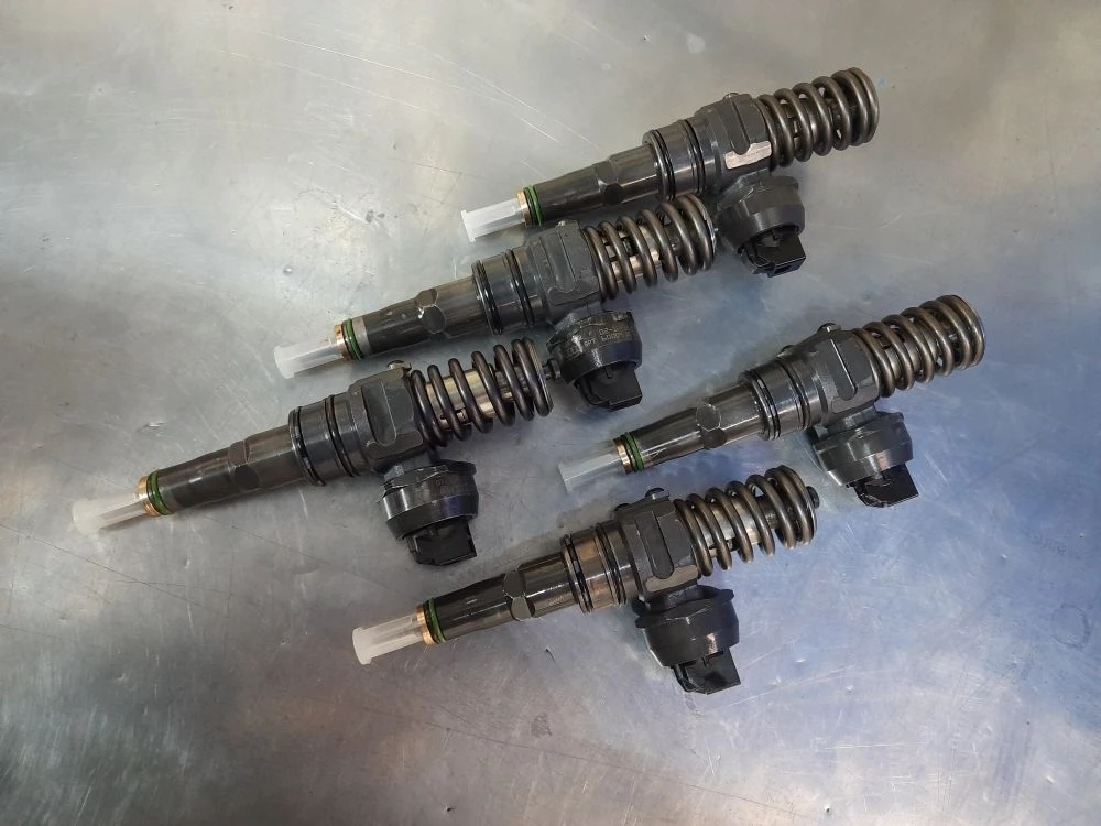 ремонт насос‑форсунок Volkswagen Transporter T5; Volkswagen Transporter T5 2,5 TDI ремонт форсунок; форсунки 0414720210; капитальный ремонт насос‑форсунок VAG; диагностика насос‑форсунок Volkswagen; автомобиль дымит дизель причина; двигатель троит Volkswa