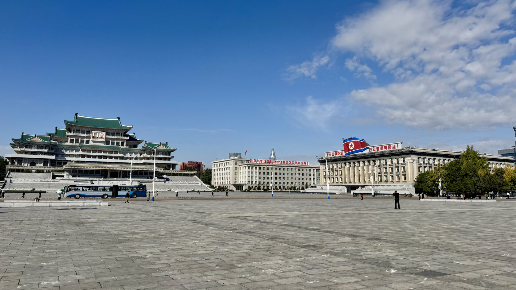 Площадь Ким Ир Сена. Пхеньян. КНДР (Северная Корея)