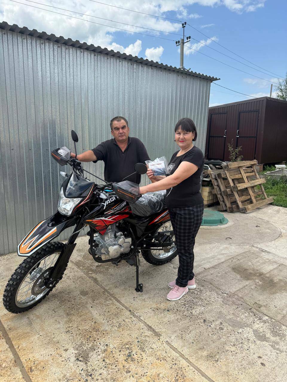 «Мы не могли остаться в стороне»: семья из РТ подарила бойцу СВО новый мотоцикл