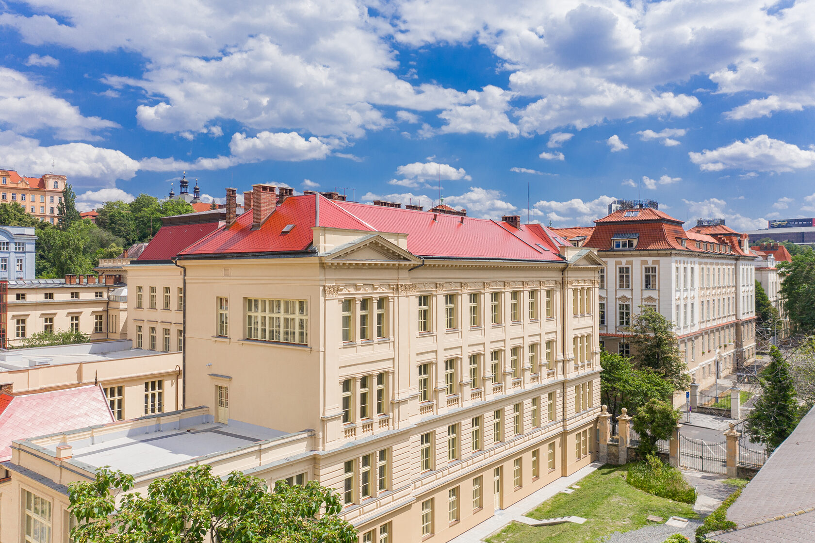 Společnost Ekvator