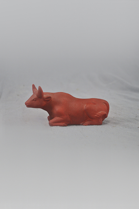 фигурка белая коровка 