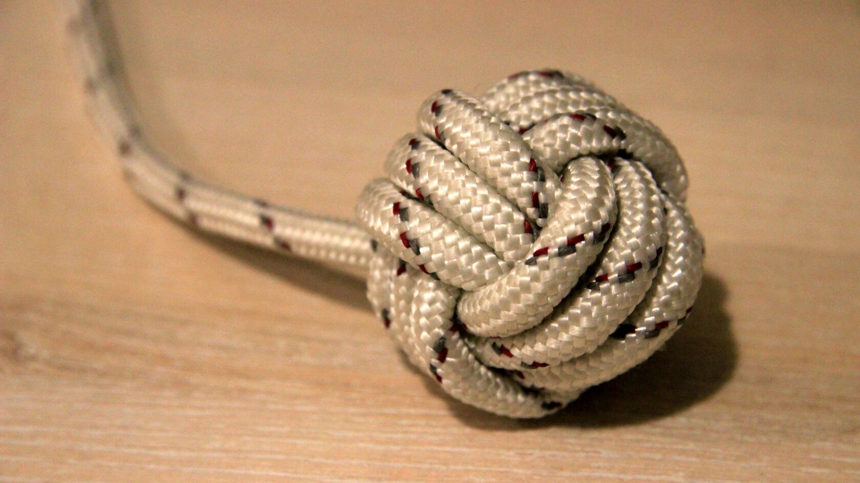 How to make a Monkey's Fist. Could I make one from Zpagetti yarn. Узел обезьяни