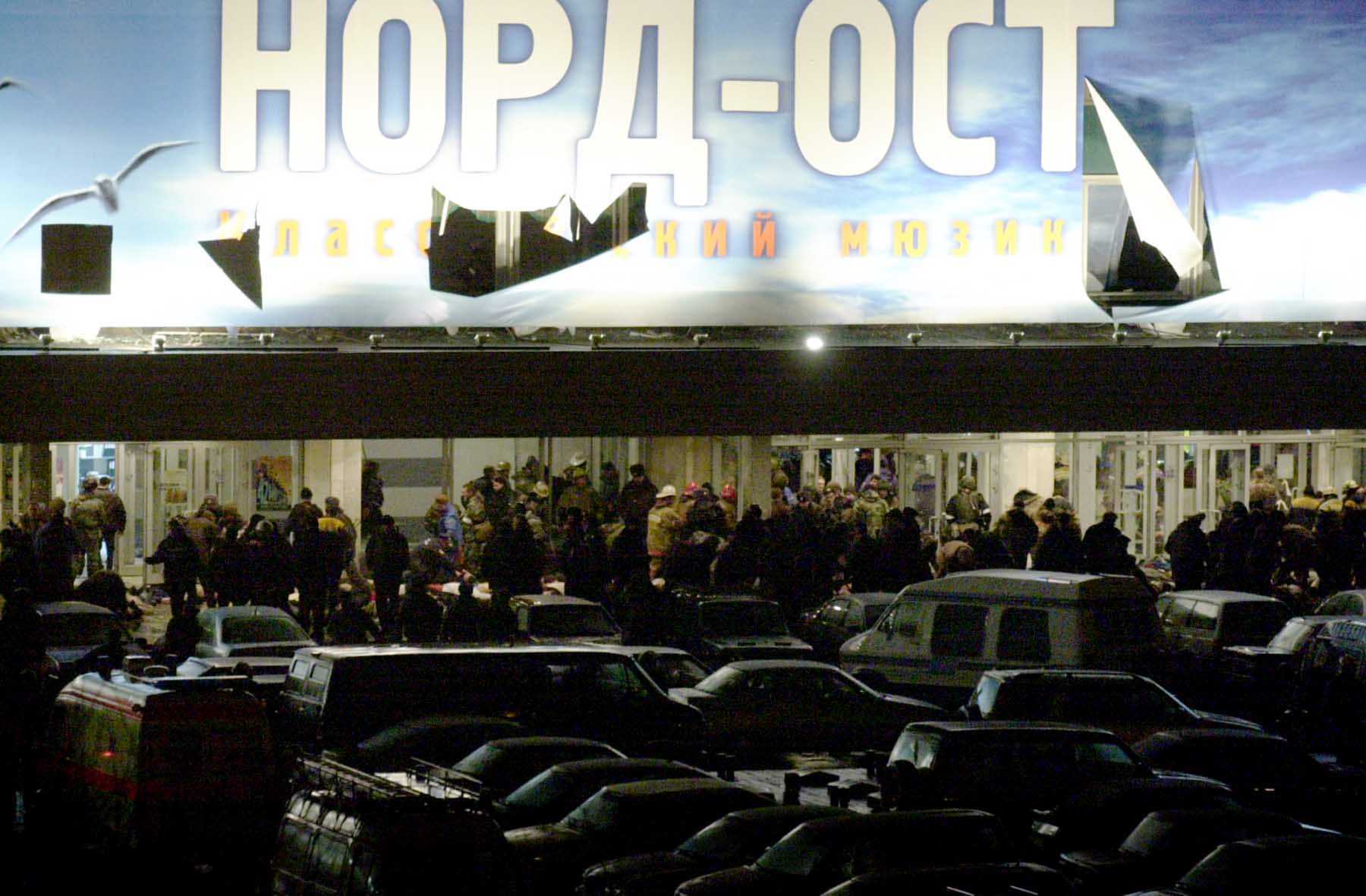 Октябрь 2002. «Норд-ОСТ» В Москве в октябре 2002. Теракт на Дубровке («Норд-ОСТ») (23.10.2002 — 26.10.2002, Россия). Норд-ОСТ теракт на Дубровке. Театральный центр на Дубровке 2002.