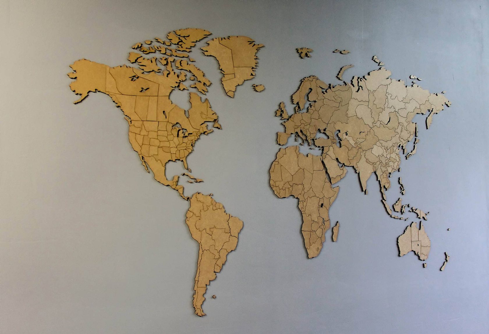 Карта мира из деревянных пазлов