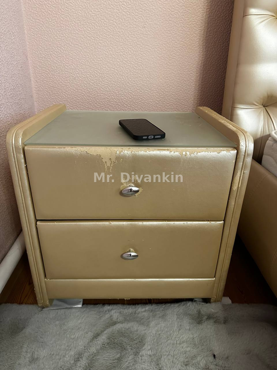 Кровать и прикроватная тумба: до перетяжки — Mr. Divankin