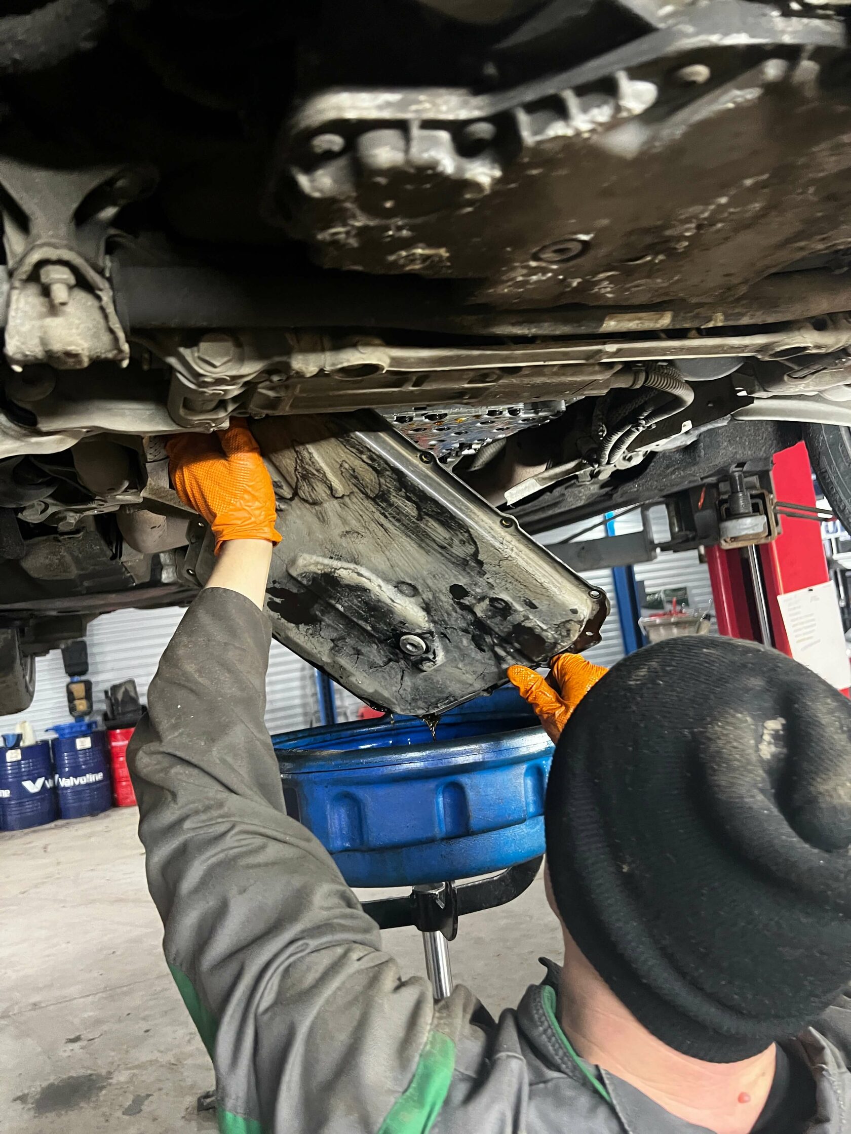 Демонтаж поддона Porsche