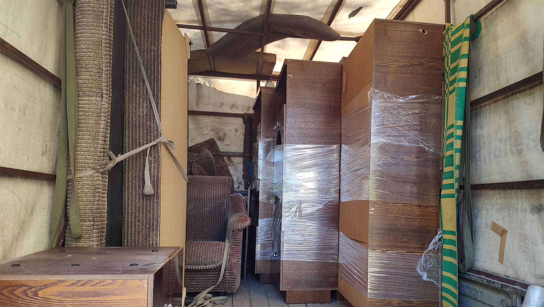 Утилизация стулья. Вывоз мебели на утилизацию с грузчиками. Экспорт мебели из Башкирии. Вывоз мебели из квартиры vyvoz musora24 сайт