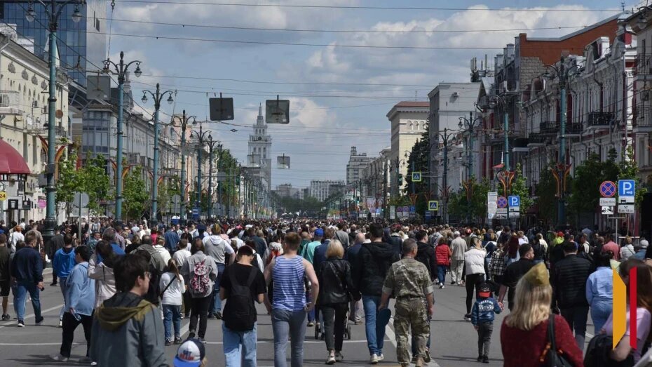 Проспект Революции – Праздничная река жизни