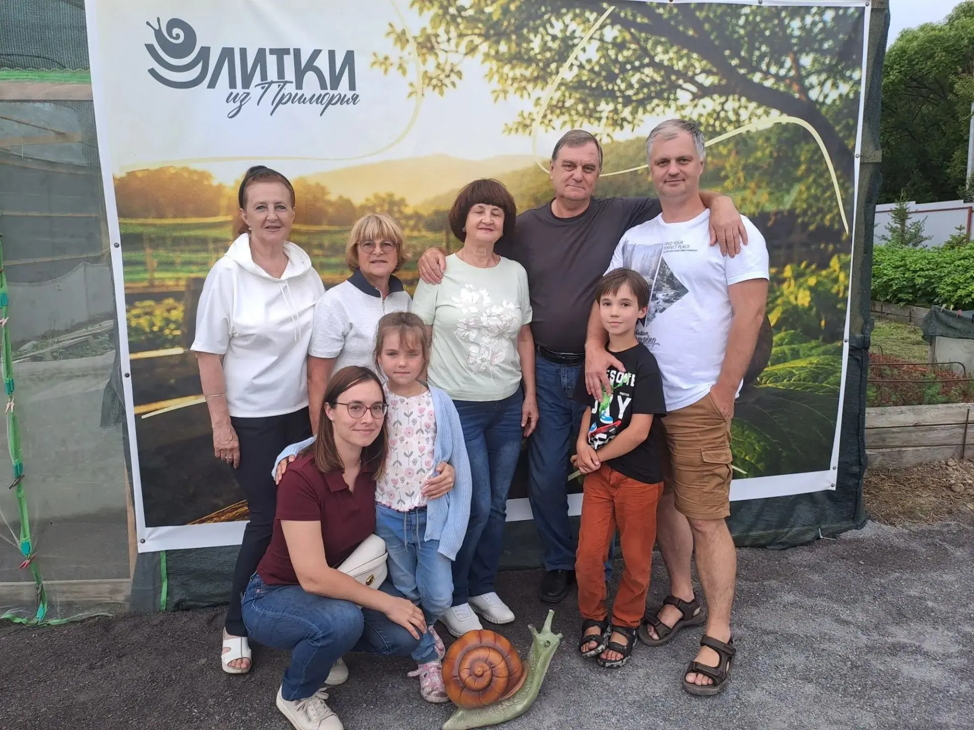 Гости семейной улиточной фермы