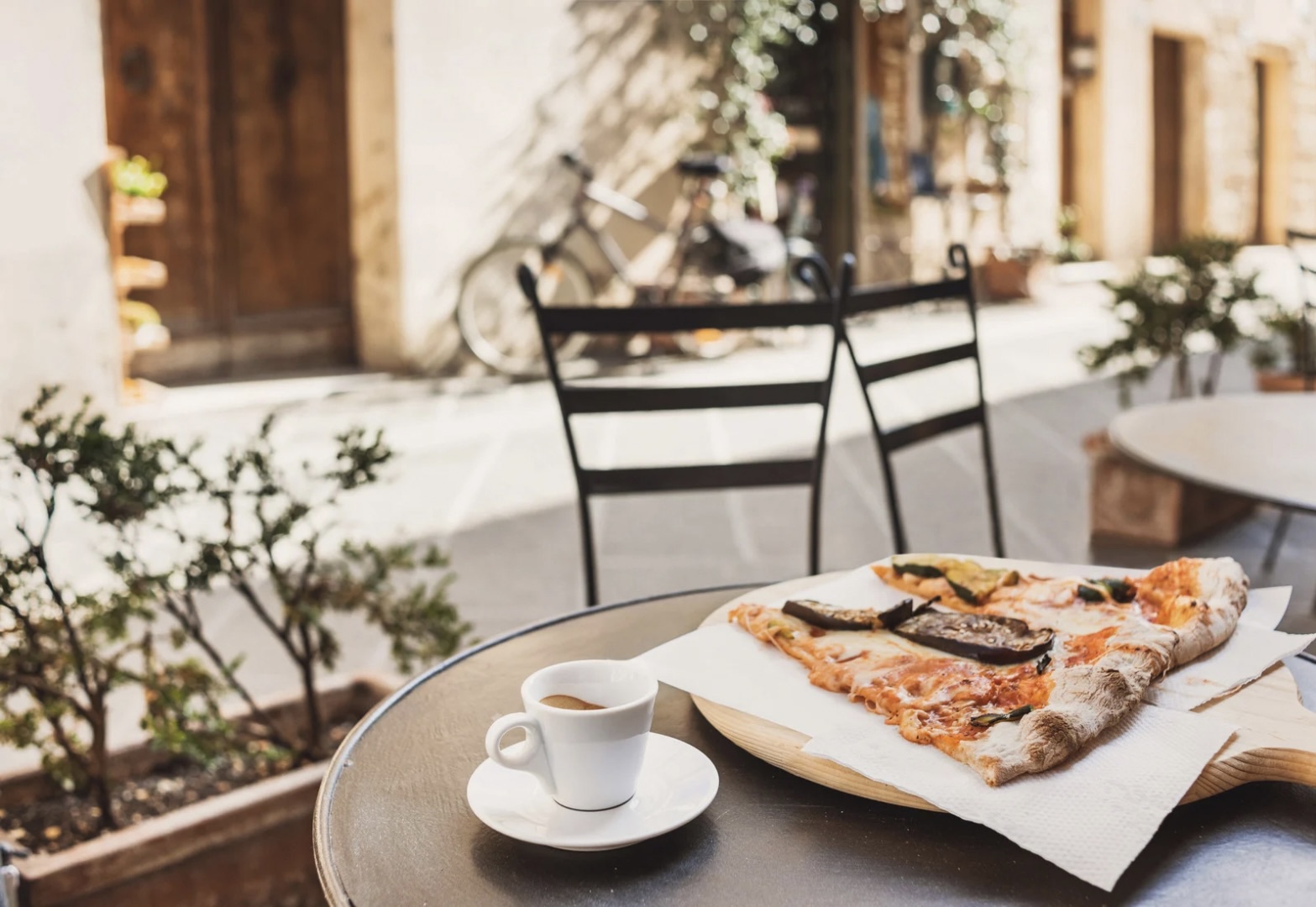 Un caffè, per favore