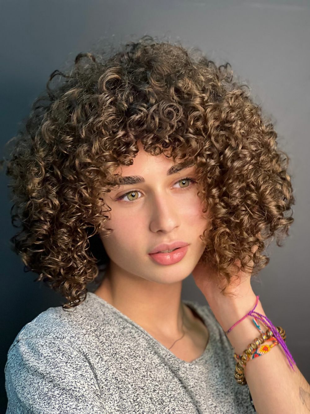 Маранджян салон красоты краснодар репина 10. Афро кудри в салоне. Завивка волос химическая live curly. Poly curly. Curl live.