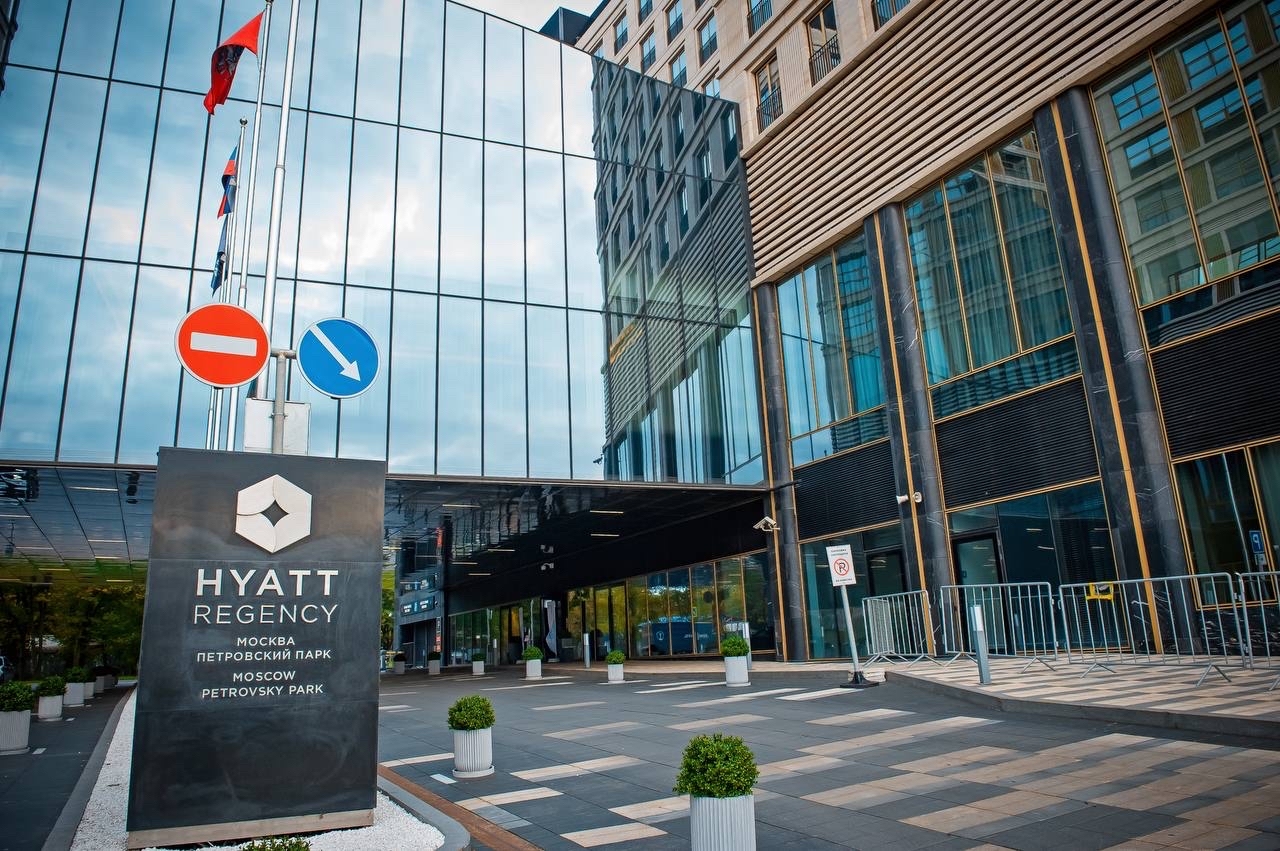 Специалист информационной безопасности. Корпоративная служба безопасности. Корпоративная безопасность предприятия. Summit 2021 цифровая конференция. Информационный центр.