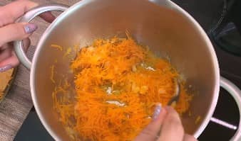 Приготовление супа из свежих опят с картофелем: шаг 3