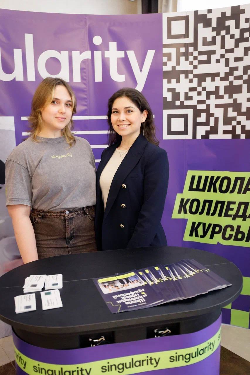 Стенд Singularity на прошлой конференции