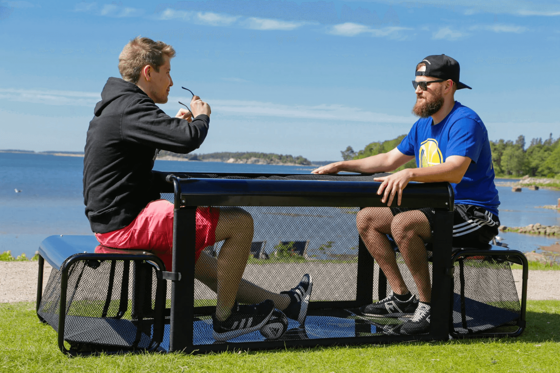 Subsoccer. Сидячий футбол под столом.