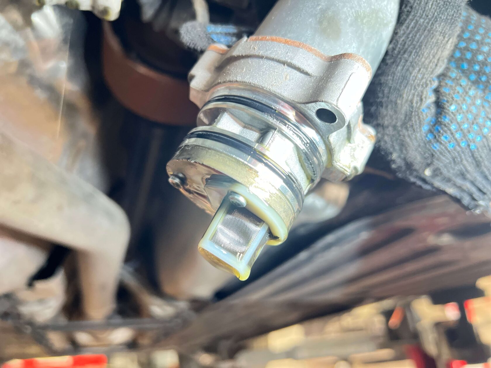 Достаем насос Haldex для его очистки от загрязнений