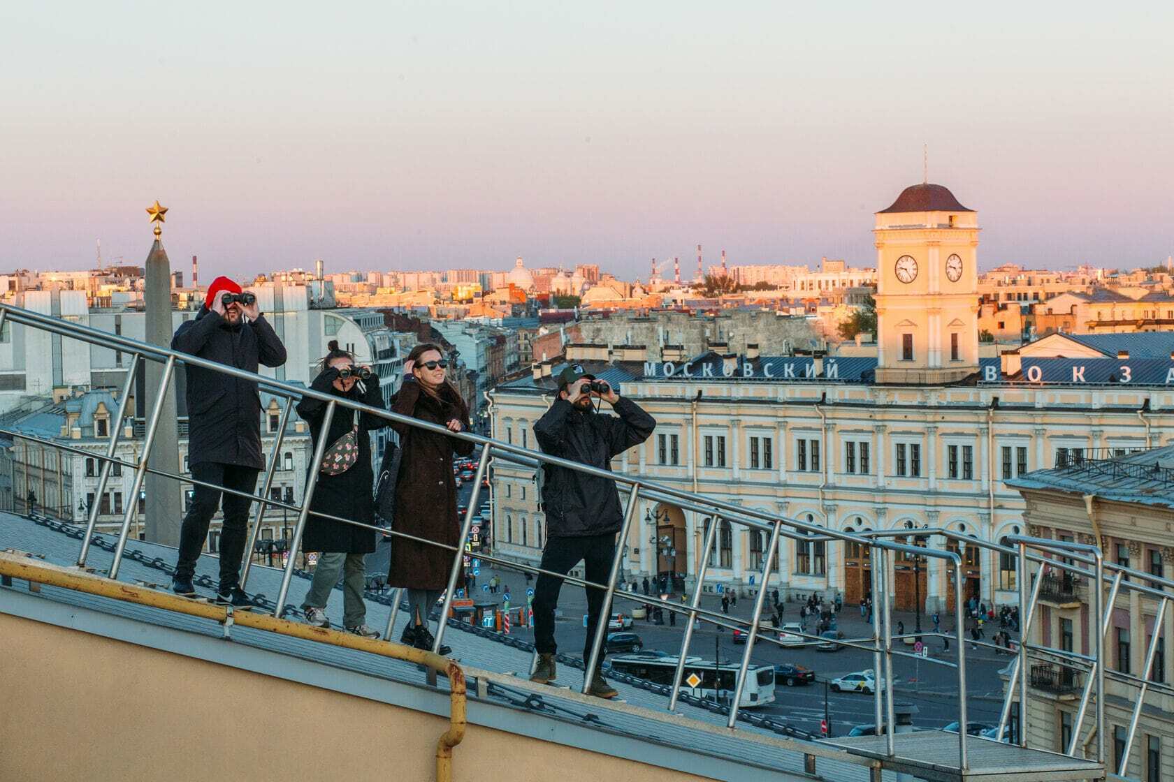 Питер экскурсии по крышам. Экскурсии по крышам. Крыша прогулки СПБ.