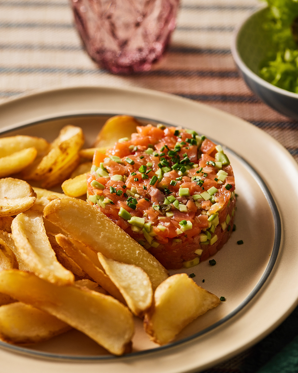 Рецепт тартара из лосося с дипперами фри