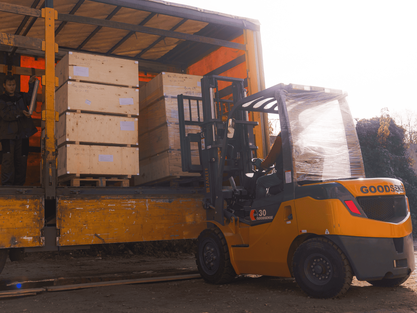 Разгрузка новой поставки станков