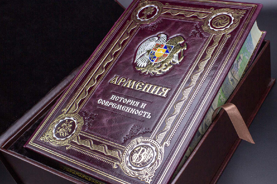 Книги, достойные коллекции: Эксклюзивные издания в кожаном переплете.