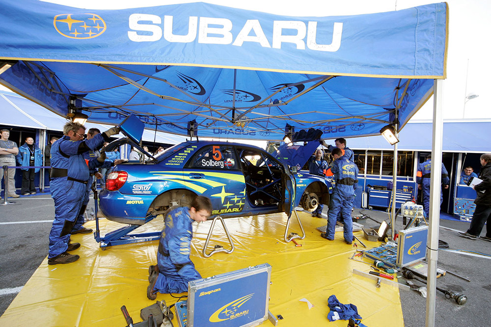 Subaru Impreza S10 WRC '04 в сервис-парке ралли Монте-Карло 2005